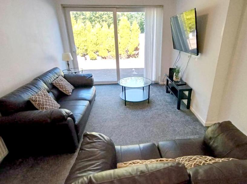 Cozy 4 Bedroom House In Smethwick With 4 Bathrooms Perfect For Contractors And Families Бирмингам Екстериор снимка