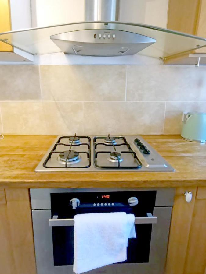 Cozy 4 Bedroom House In Smethwick With 4 Bathrooms Perfect For Contractors And Families Бирмингам Екстериор снимка