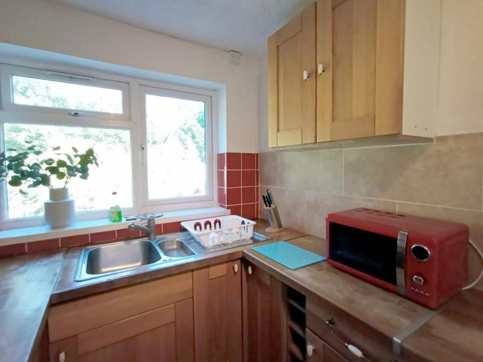 Cozy 4 Bedroom House In Smethwick With 4 Bathrooms Perfect For Contractors And Families Бирмингам Екстериор снимка