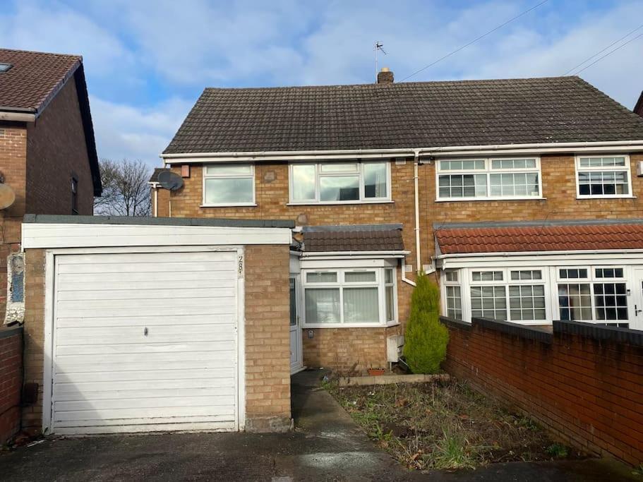 Cozy 4 Bedroom House In Smethwick With 4 Bathrooms Perfect For Contractors And Families Бирмингам Екстериор снимка